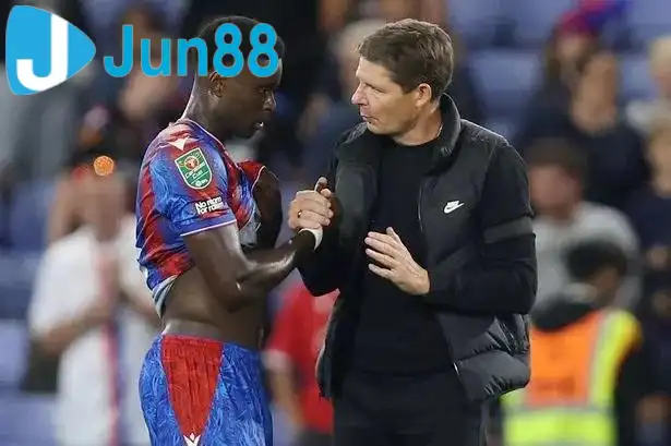 Trung vệ người anh vẫn là trụ cột trong sơ đồ của hlv Oliver Glasner tại Crystal Palace. (Ảnh: Nền tảng X)