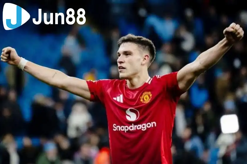 Ugarte vẫn nằm trong kế hoạch lâu dài của MU. Ảnh: The Metro