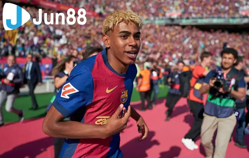 Lamine Yamal có thể trở thành cầu thủ trẻ nhất giành Quả bóng Vàng