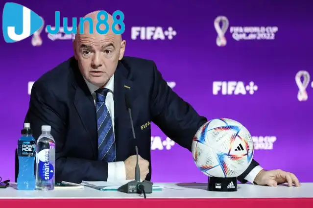 FIFA có động thái mạnh mẽ với hàng loạt đội tuyển.