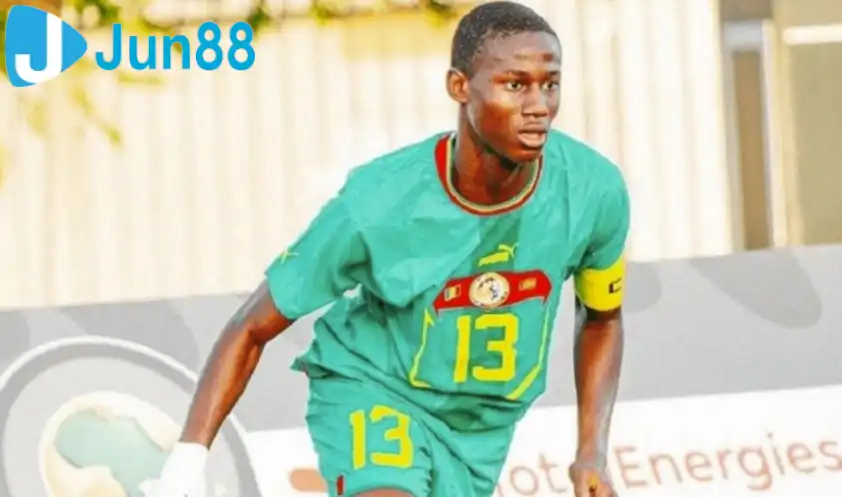 Fabrizio Romano xác nhận Man United đang tiến hành đàm phán để chiêu mộ Mouhamed Dabo