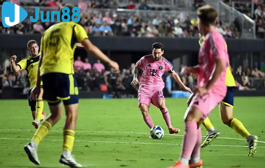 Messi nhân đôi cách biệt cho Inter Miami sau pha đệm bóng vào lưới trống