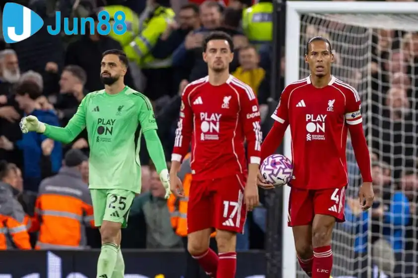 Arne Slot cho rằng Liverpool vẫn đang học cách kiểm soát tình huống cố định (Ảnh: This is Anfield).